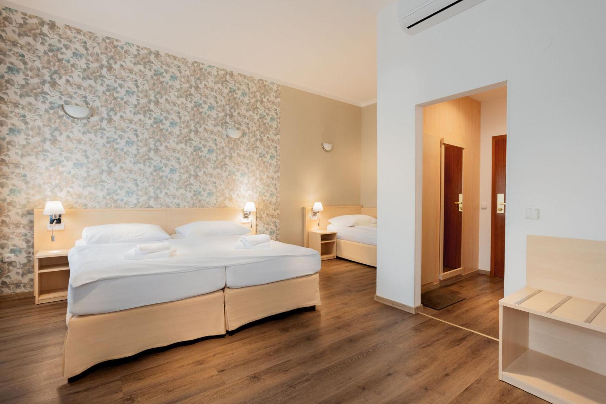 Wine Wellness Hotel Amande 후스토페체 외부 사진